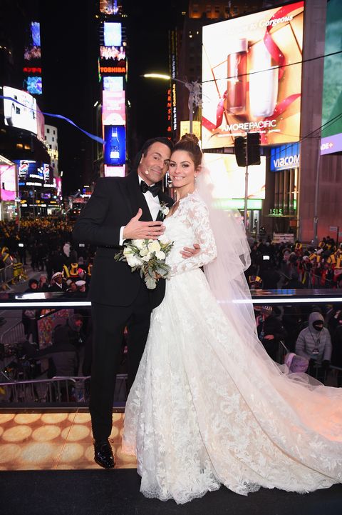 Maria Menounos and Steve Harvey Live from Times Square