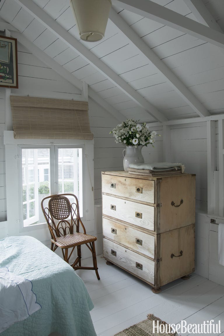 Sweet and simple cottage style bedroom in a Nantucket cottage. COME TOUR MORE Nantucket Style Chic & Summer Vibes! #nantucket #interiordesign #designinspiration #summerliving #coastalstyle