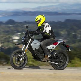 The Zero Motorcycles FXE Is an Electric Commuter Rocket on Two Wheels