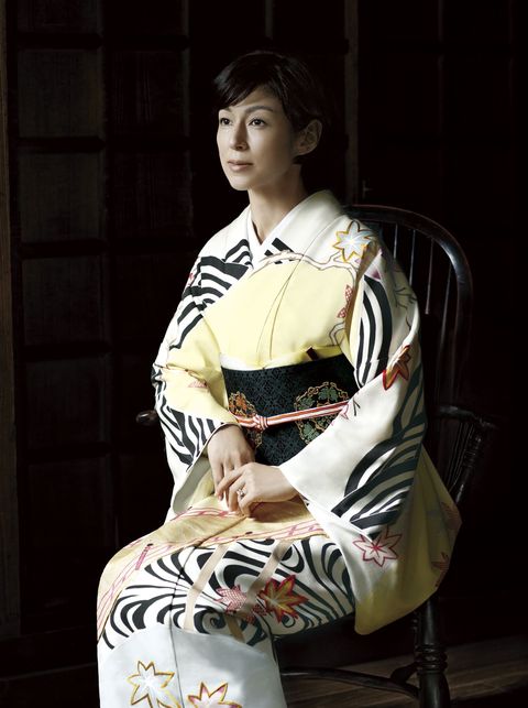 女優 鈴木保奈美さんが着こなす江戸時代の小袖柄の着物