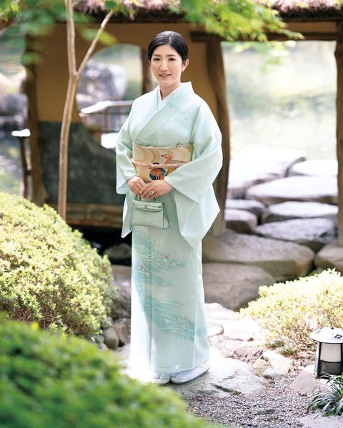 盛夏の着物 実例編 お呼ばれが多いドレッシィ派の着こなしは 盛夏の着物 実例編 お呼ばれが多いドレッシィ派の着こなしは