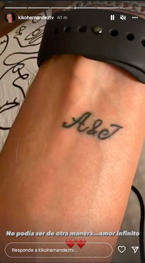 kiko hernández muestra su tatuaje