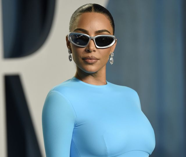 Kim Kardashian repite vestido de Balenciaga pero cambia de melena