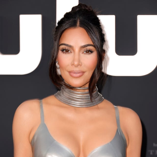 Kim Kardashian bleached her hair overnight to become a modern day Marilyn Monroe Kim Kardashian bleached her hair overnight to become a modern day Marilyn Monroe