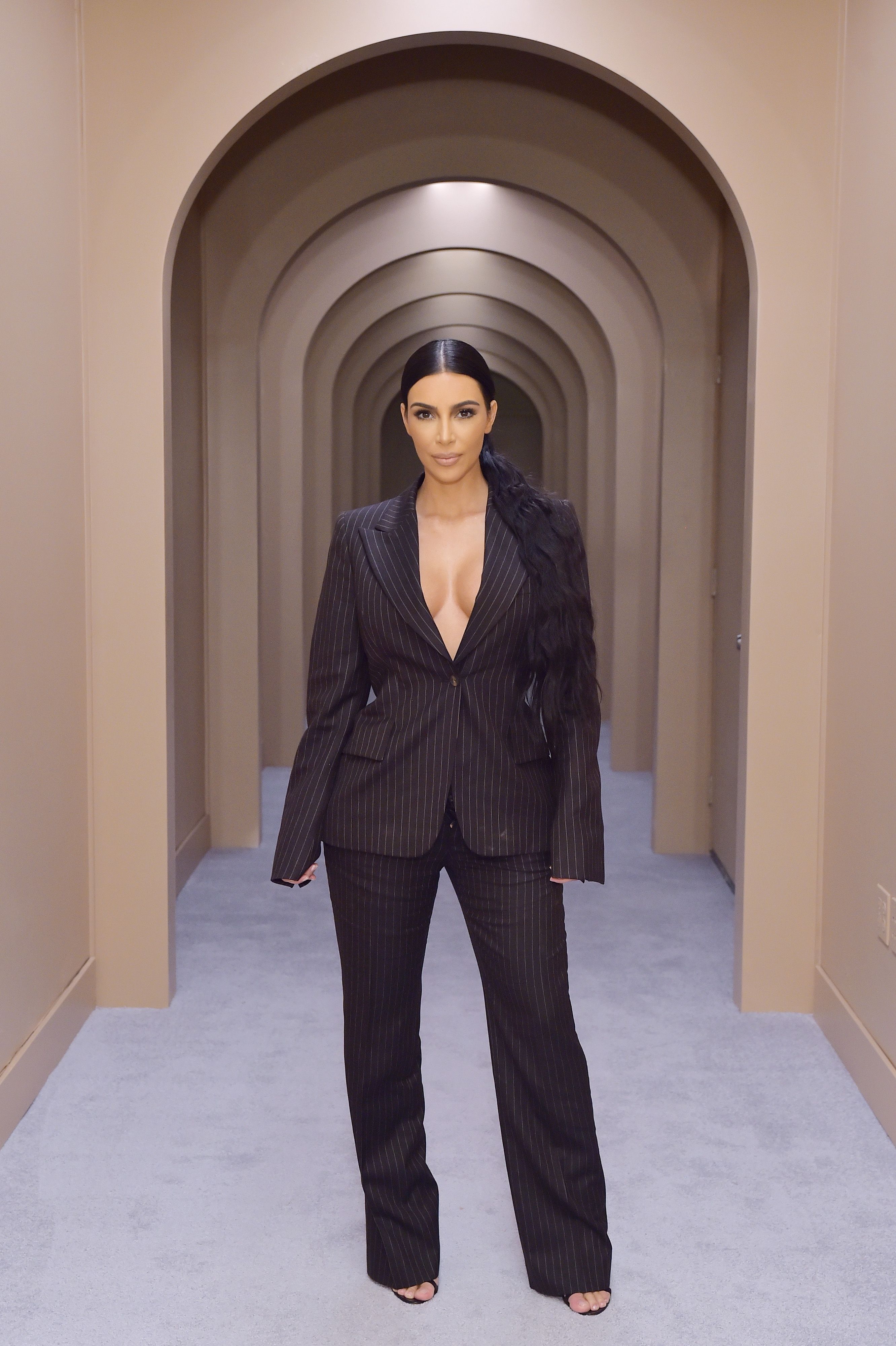 Atravesar réplica Pompeya Kim Kardashian no llamará 'Kimono' a su línea de fajas