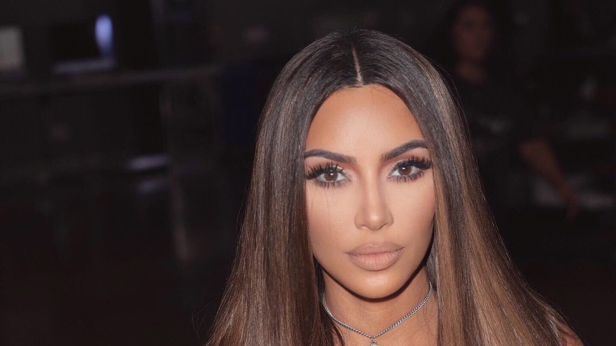 ensillar Broma Campeonato Kim Kardashian desata la polémica con un anuncio de KKW Beauty