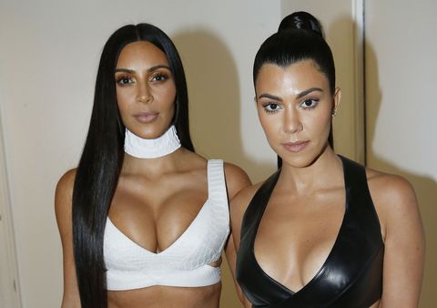 Kim en Kourtney Kardashian tijdens Parijs Fashion Week