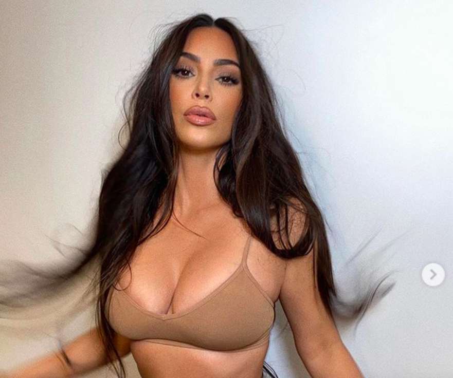 Kardashian thong kim Kim Kardashian
