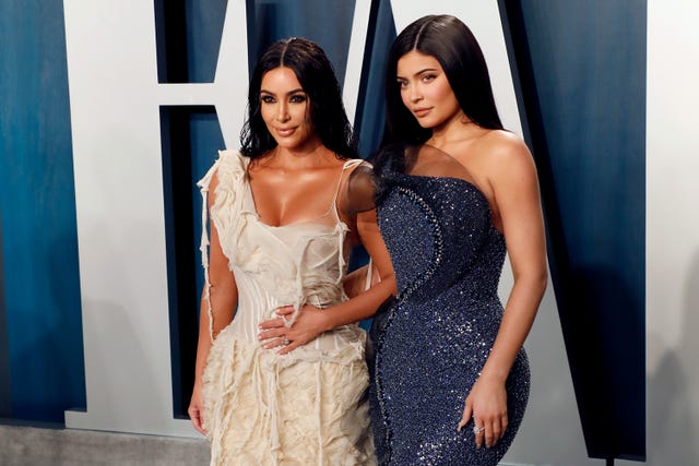 Este es el icónico peinado de los años 90 que Kylie Jenner y Kim Kardashian  han resucitado esta temporada