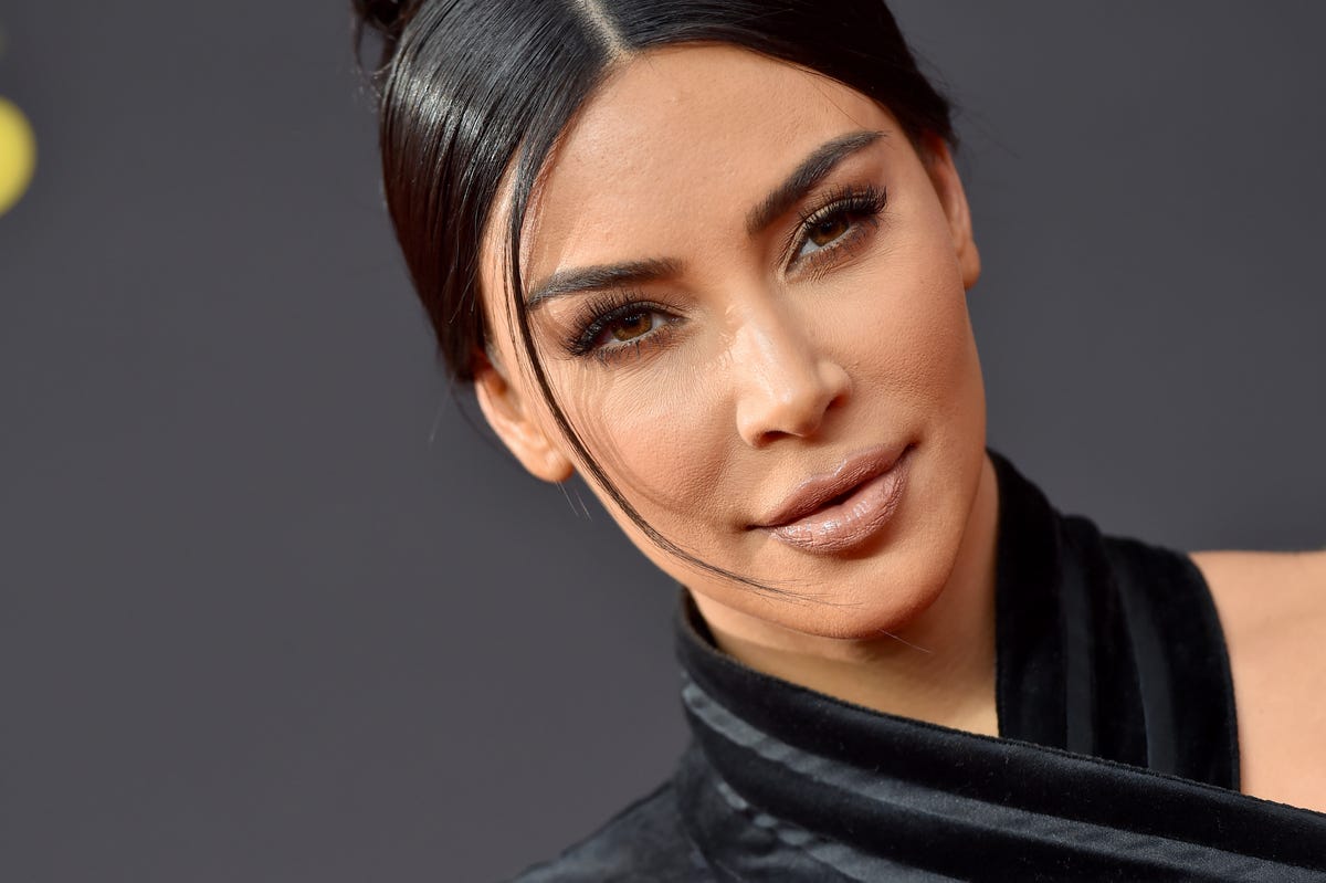 Kim Kardashian muestra su psoriasis con una foto al natural