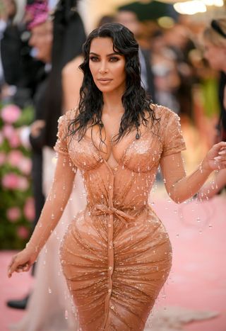 Kim Kardashian Pregnant Naked - Kim Kardashian Wears Tight Nude Mugler Dress to Met Gala 2019