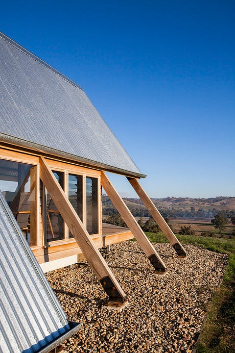 Una cabaña de diseño inspirada en las clásicas casas de madera