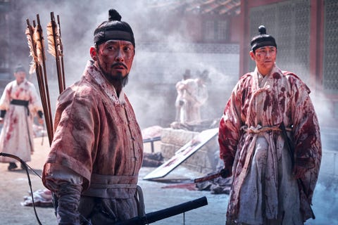 dos monjes de kingdom en netflix manchados de sangre