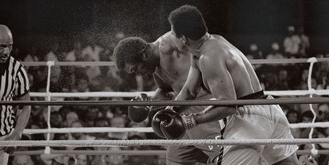 Muhammad Ali slaat George Foreman knockout tijdens Rumble in the Jungle in 1974