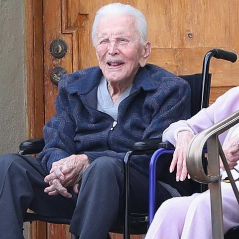 Kirk Douglas celebra su 102 cumpleaños