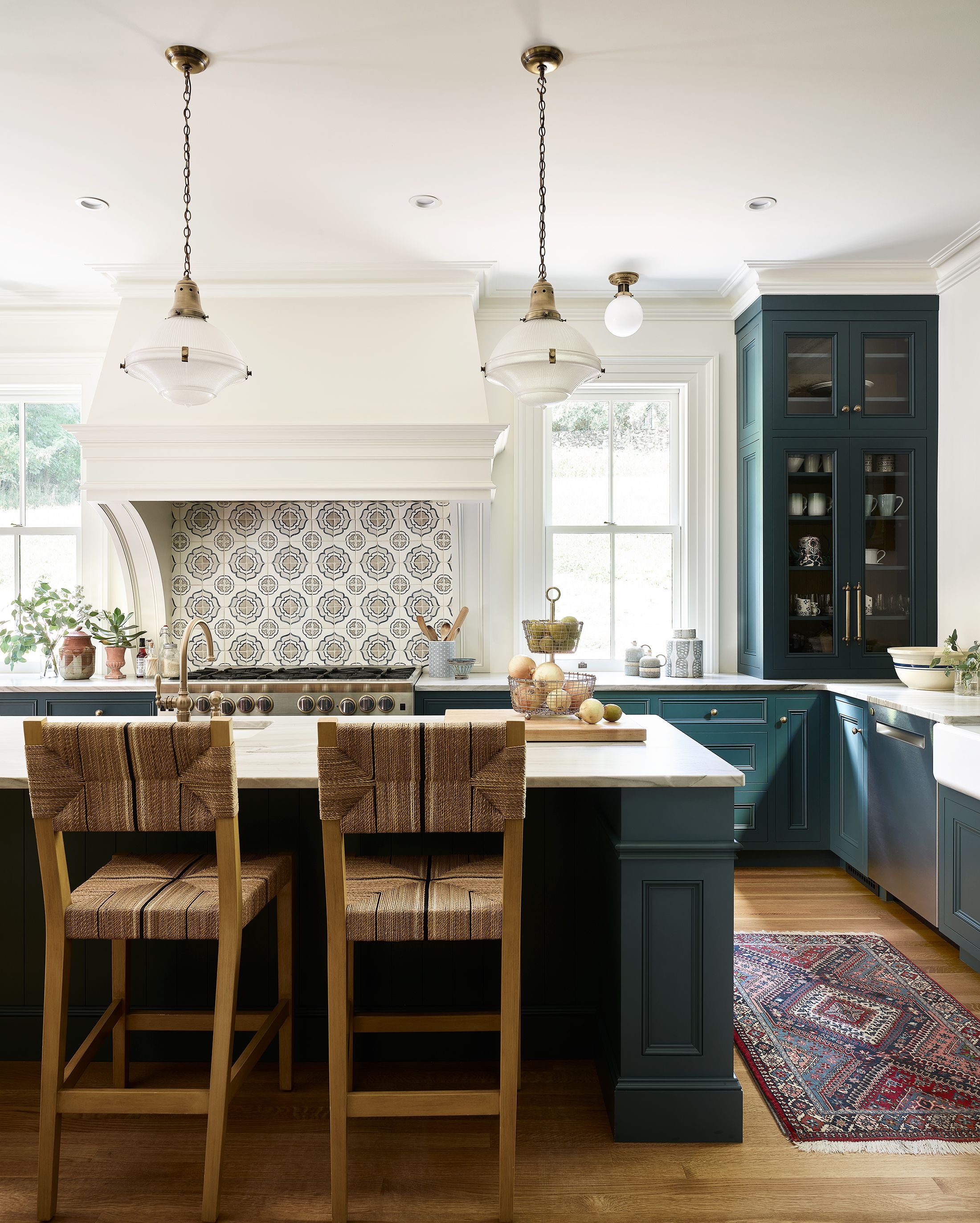 Featured image of post Modern Kitchen Wood Kitchen Accessories : Bright white kitchen with household items.