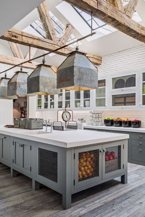 Featured image of post Small White Kitchens 2021 / The kitchen is another example of applying real design ingenuity to small dimensions, refinery29 founder christine barberich says of her brooklyn heights space.