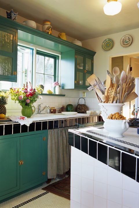 18 Ideas for Decorating Above Kitchen Cabinets - Design ...