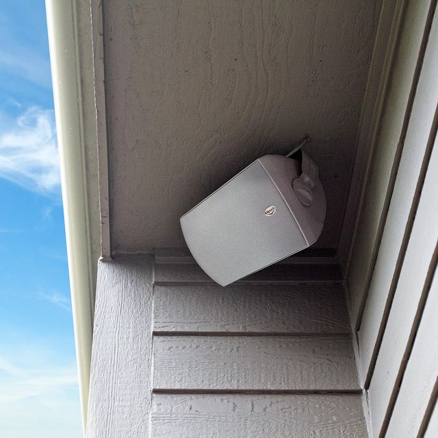 klipsch outdoor speaker hanging from outside of house