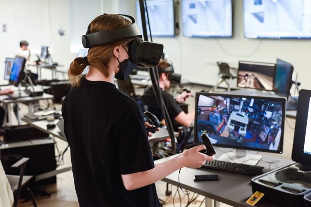 design students work in virtualreality lab at detroit's college for creative studies