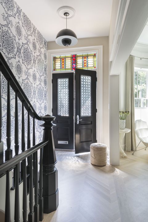 24 Wallpapered Foyers For A Gorgeous Home Entrance