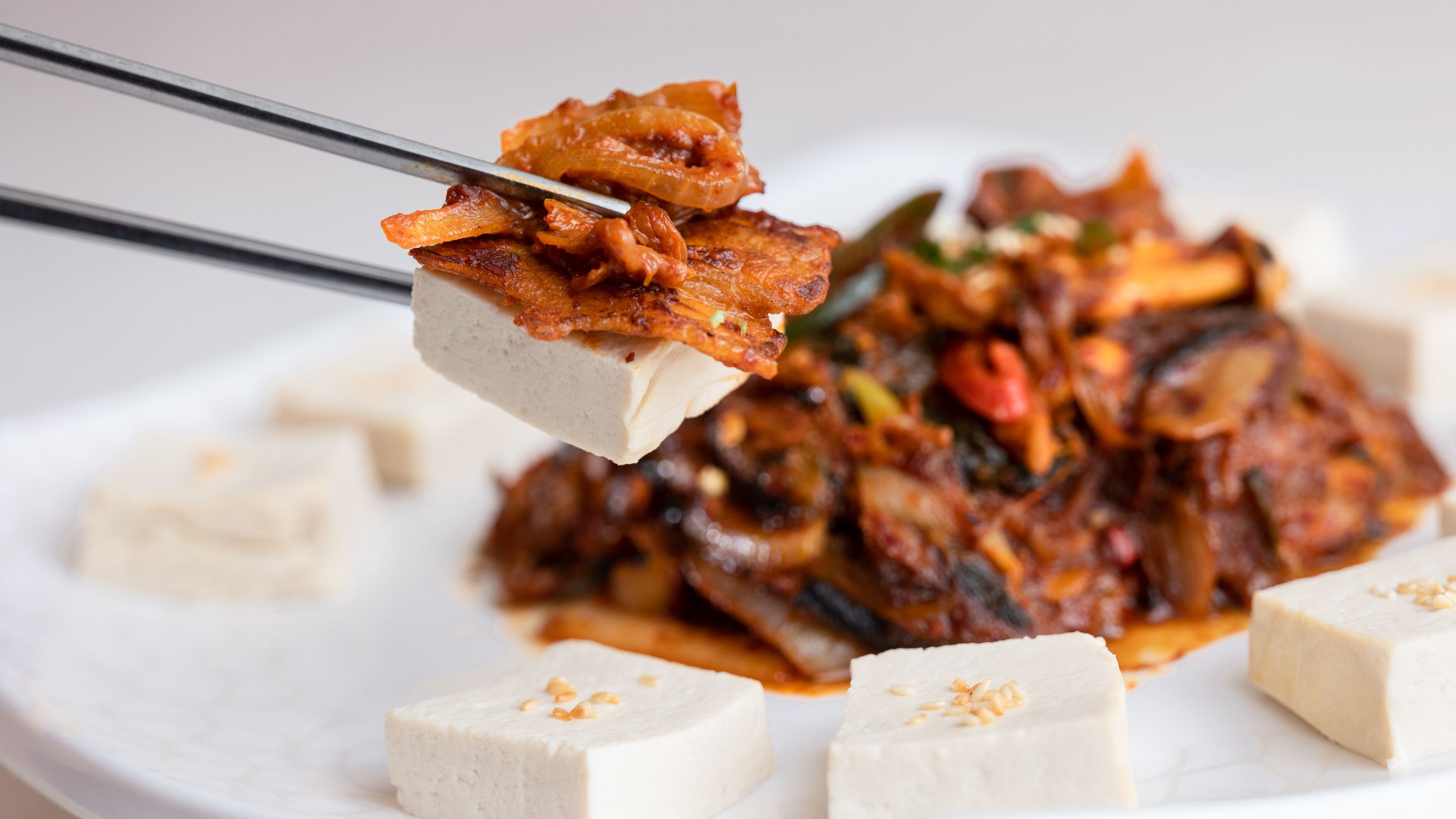 ¿Quieres aprender a hacer tofu casero? Te lo mostramos paso a paso