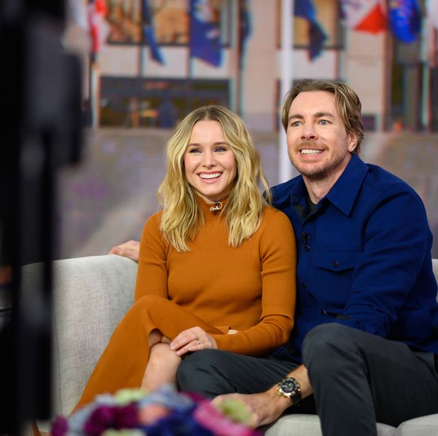 Kristen Bell Turned Dax Shepard S Interesting Hand Drawn Family Portraits Into Wallpaper