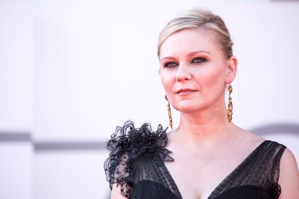 Vestito Autunno 2021 Quello Armani Di Kirsten Dunst A Venezia 78