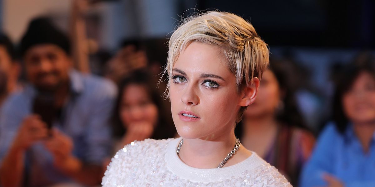 Your First Look At Kristen Stewart In Christmas Rom Com Happiest Season