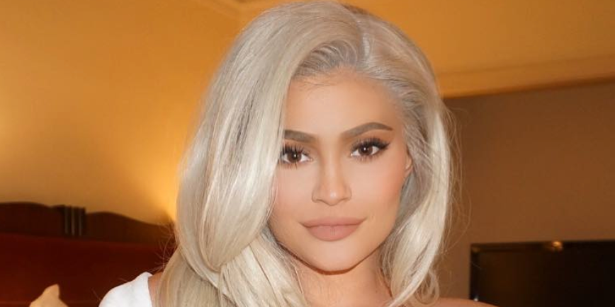 Kylie Jenner Shows Off Platinum Blonde Hair In Revealing Snap 3398