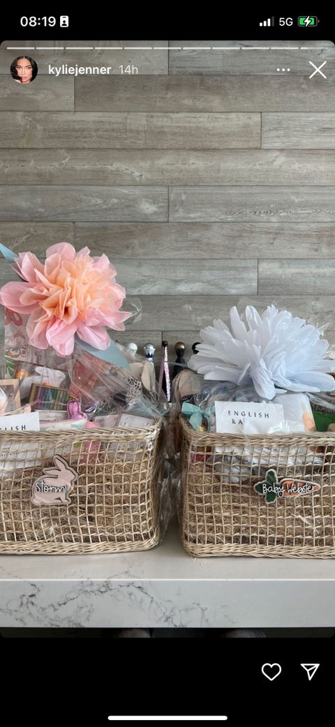 kylie jenner showing stormi and her son's baskets