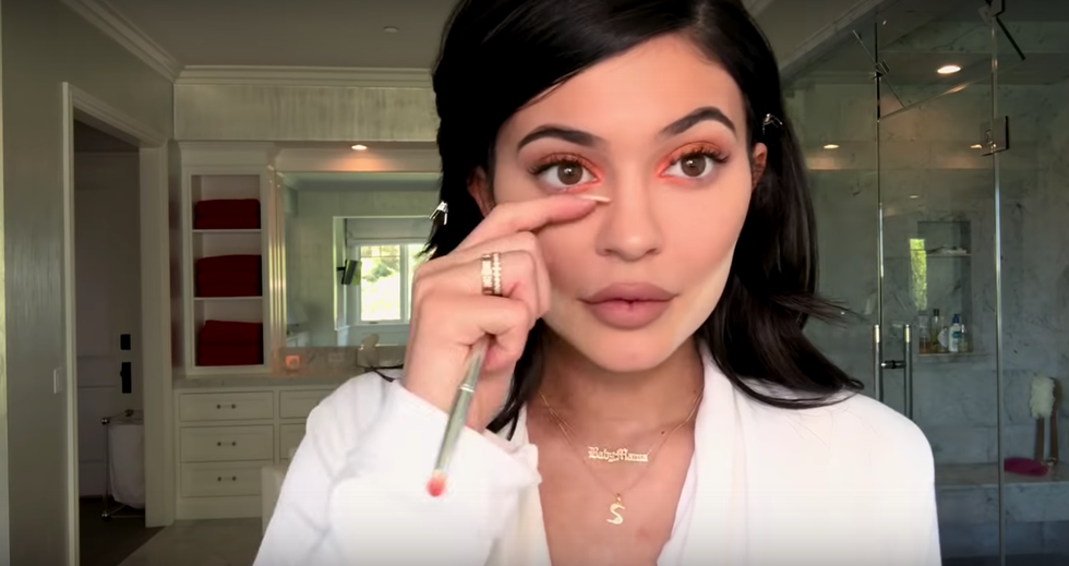 Watch Kylie Jenners 37 Step Makeup Routine Kylie Jenner Vogue Makeup 8814