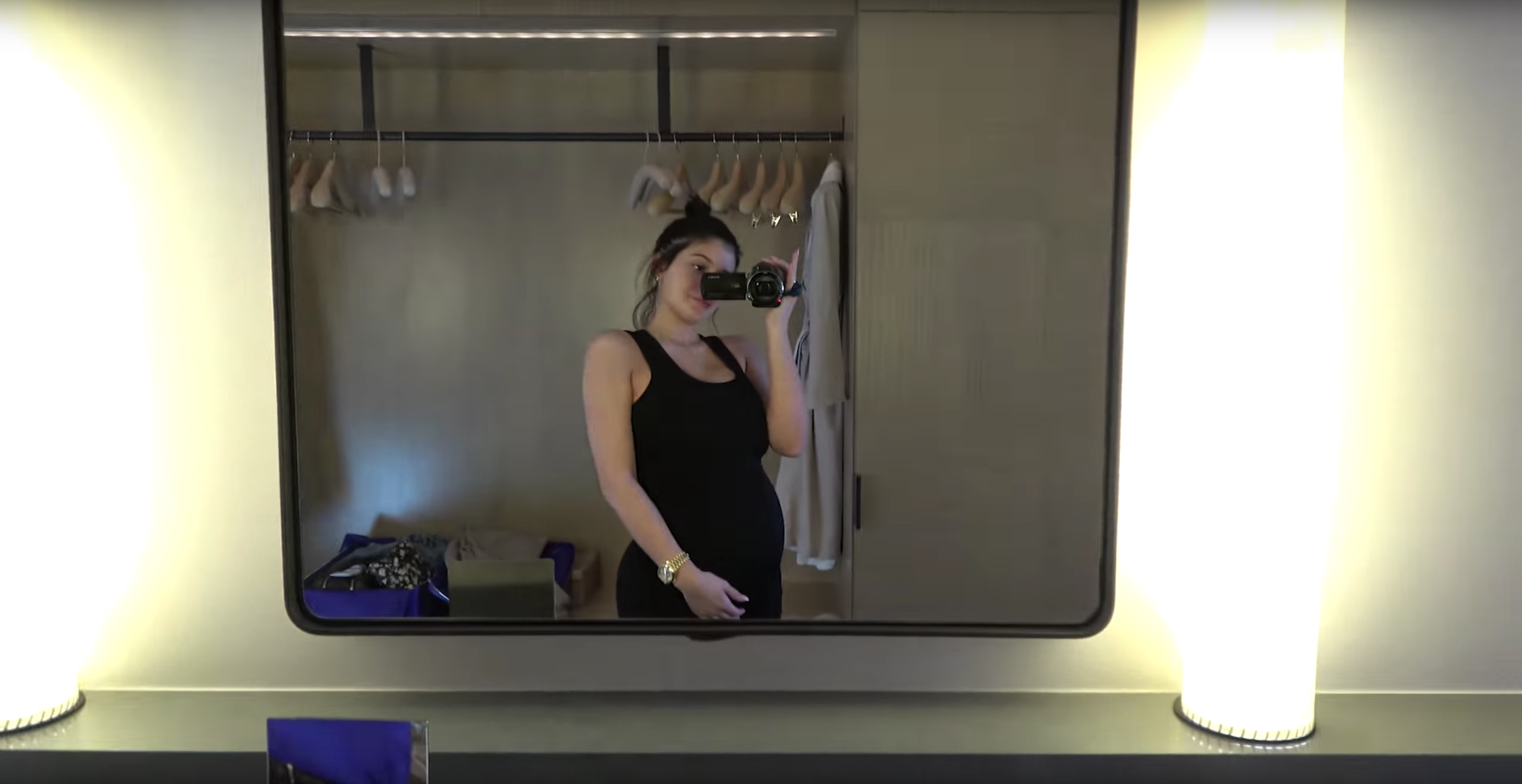    Kylie Jenner Pregnant Selfie 1517847624 