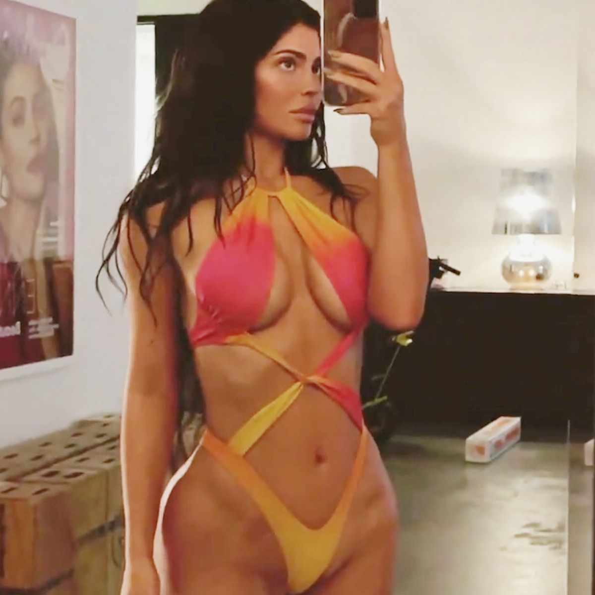Kylie Jenner lanzará una línea de bikinis y bañadores