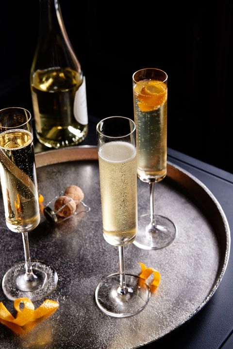 Champagne cocktail, Drink, Alcoholic beverage, Champagne stemware, Champagne, Distilled beverage, French 75, Classic cocktail, Cocktail, Stemware, 