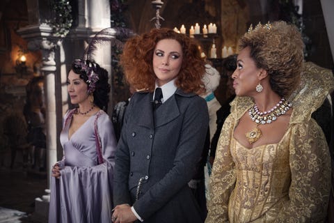 La escuela del bien y del mal the school for good and evil l r michelle yeoh as professor anemone, charlize theron as lady lesso and kerry washington as professor dovey in the school for good and evil cr helen sloan netflix © 2022