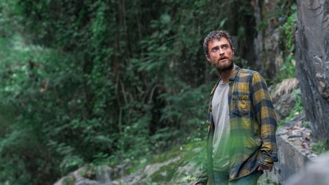 daniel radcliffe está perdido en un bosque en la película la jungla