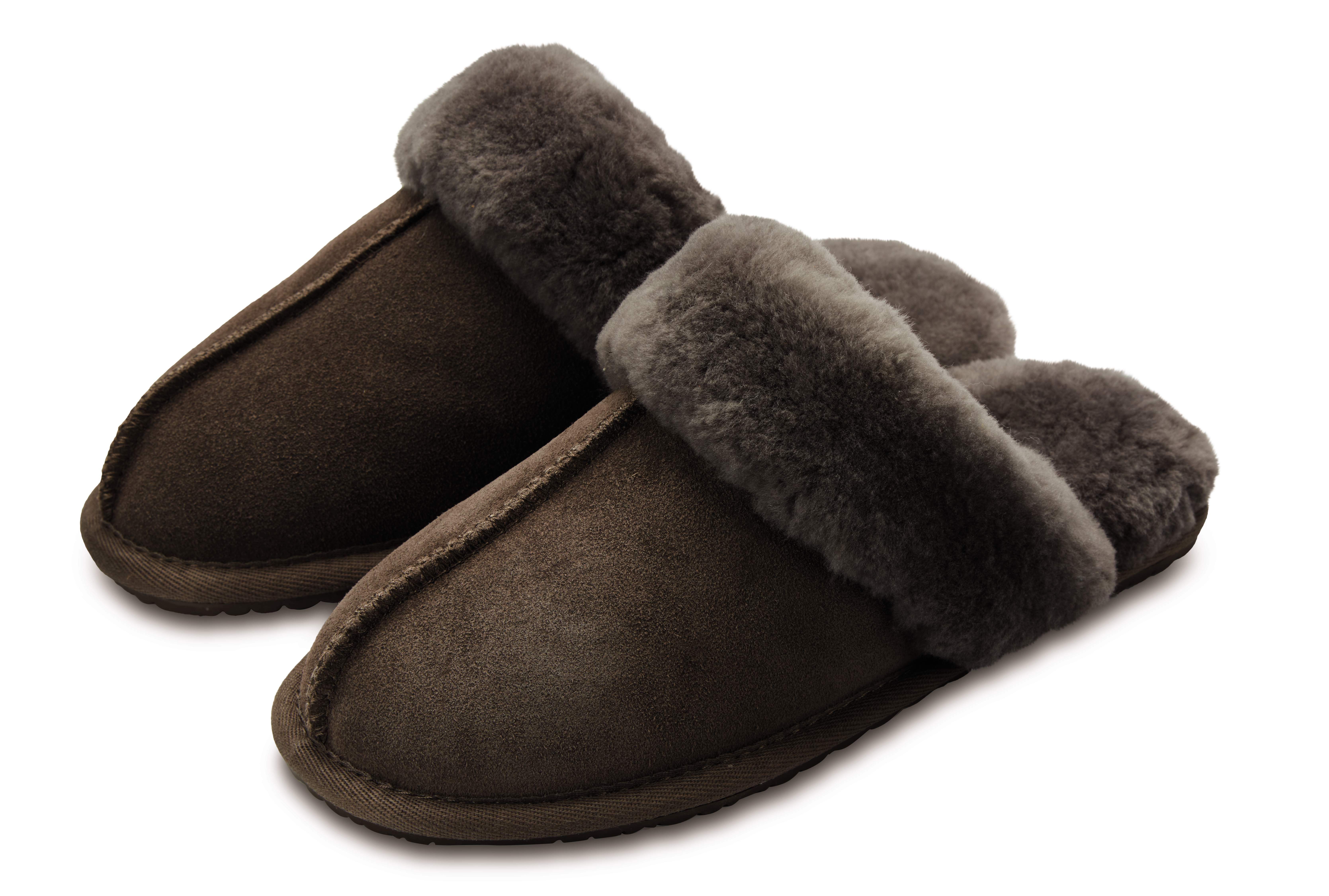 sheepskin slippers look like UGGs 