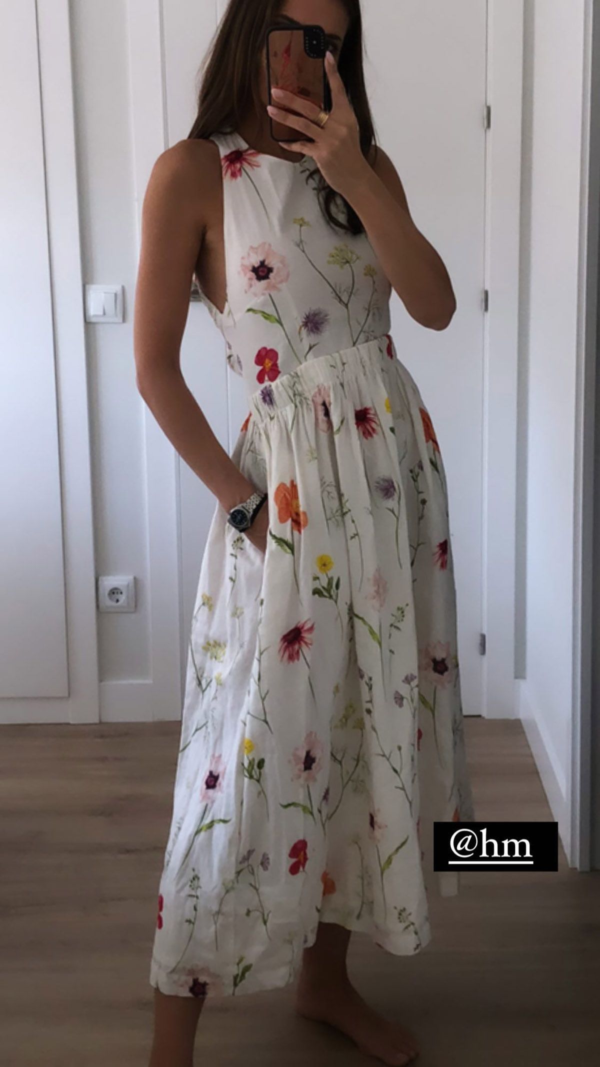 Silvia Zamora "Lady con vestido de flores de H&M