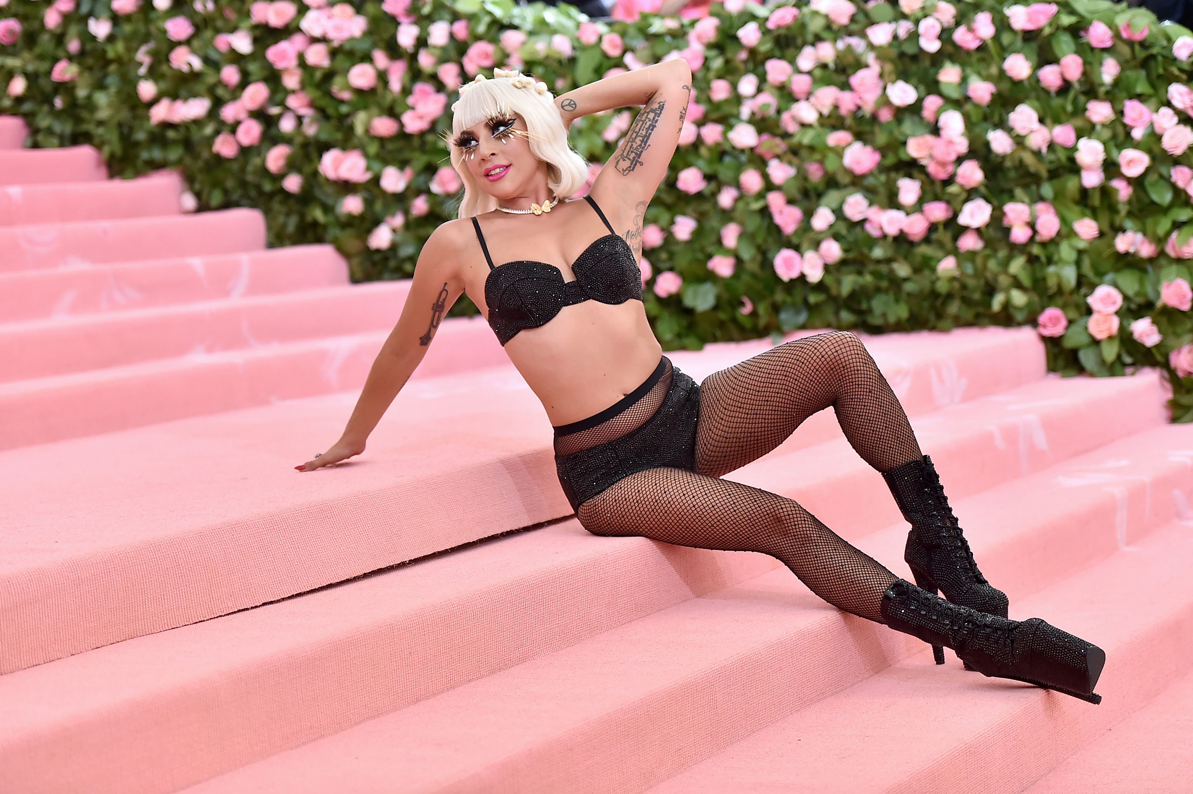 Уникальные фото Леди Гага возносят знаменитость на вершины гламурной эстетики и сексуальности.