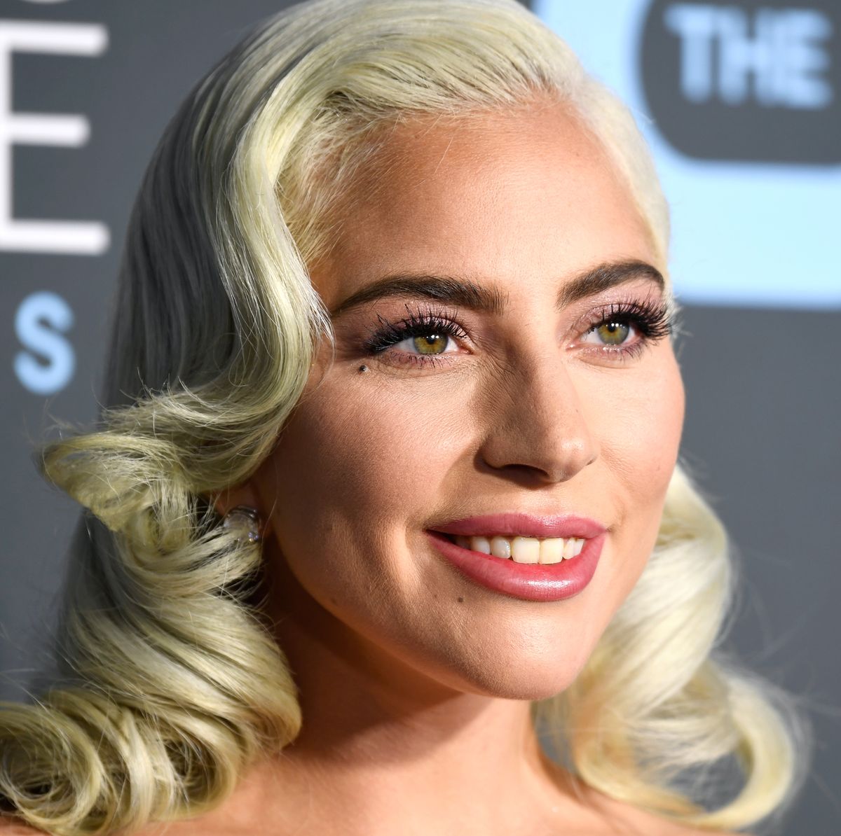 Lady Gaga revoluciona Instagram con un 'selfie' sin maquillaje