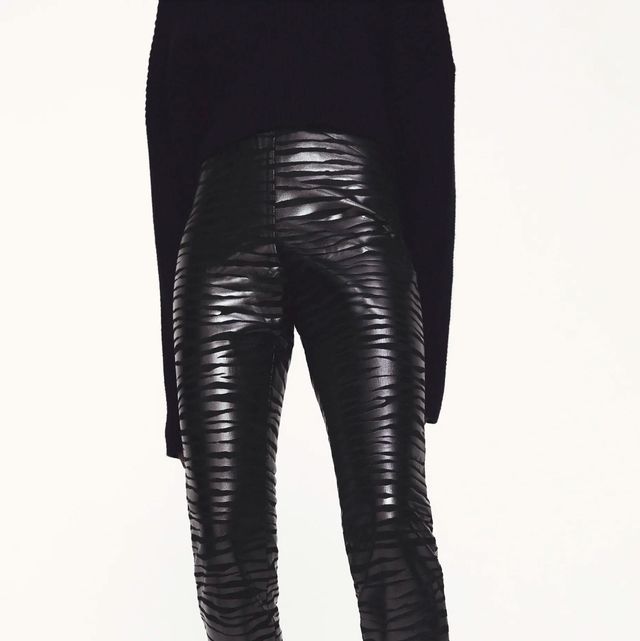 Los leggings negros de vestir efecto fiel curvados llegan Zara