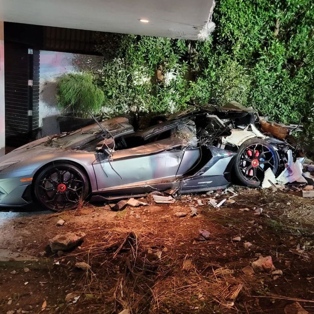 Un camión aplasta a este Lamborghini Aventador: ¿Qué pasó?