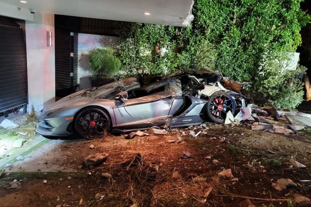 Un camión aplasta a este Lamborghini Aventador: ¿Qué pasó?