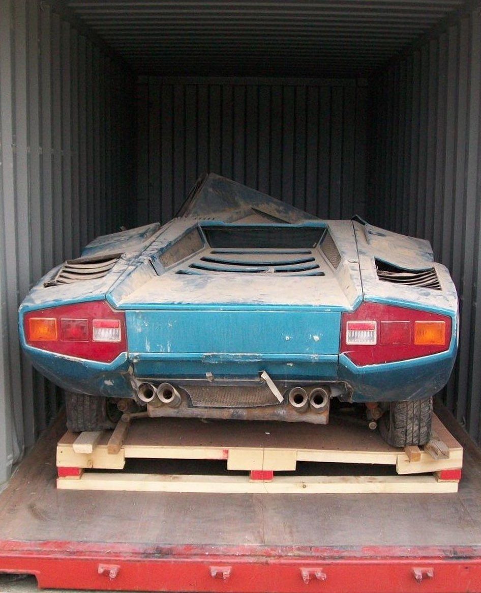 Hallan un Lamborghini Countach 'Periscopio' 40 años abandonado