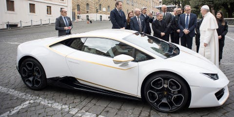 Lamborghini Huracan Given to the Pope Will be Auctioned for Charity