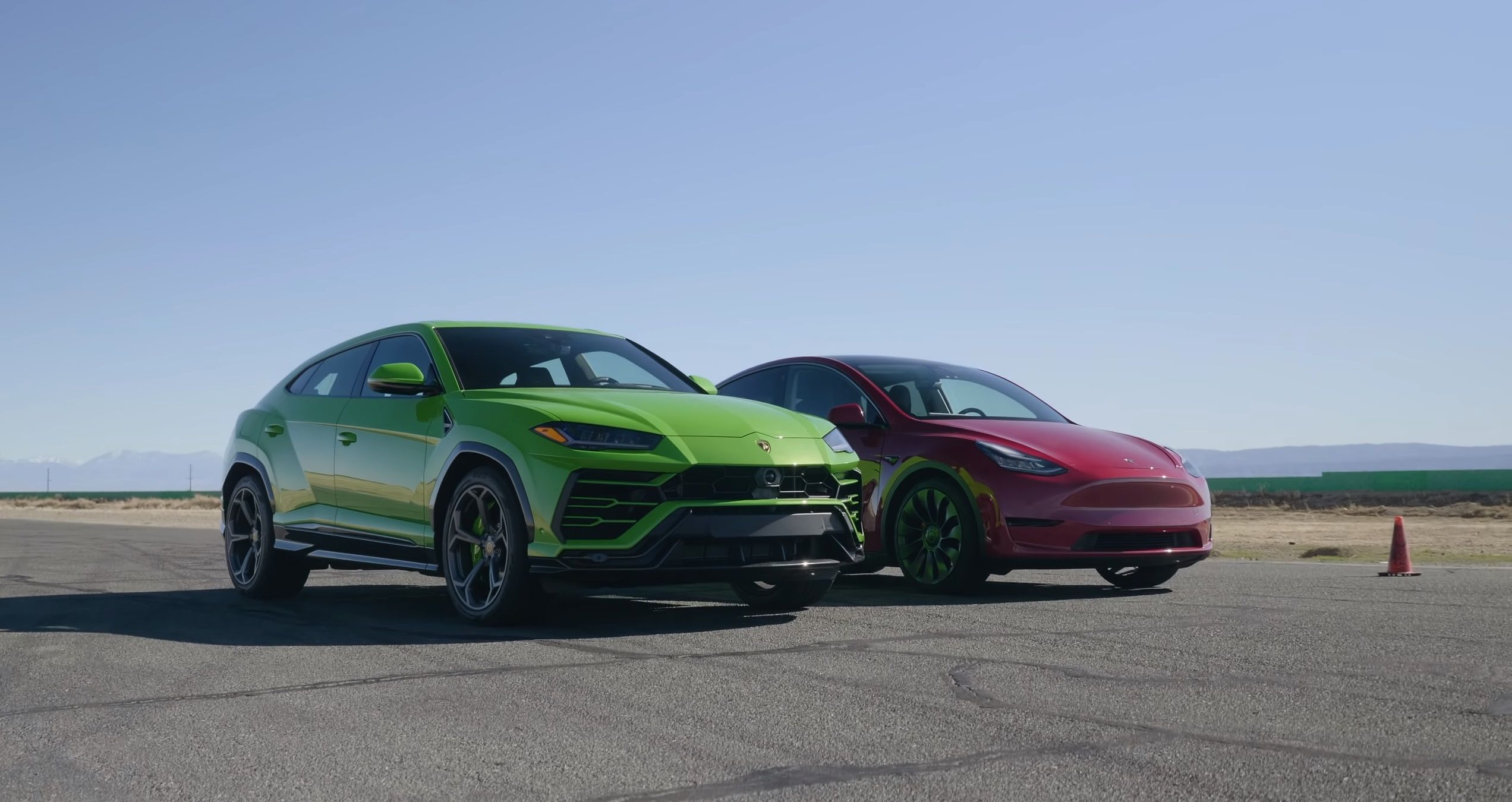 Lamborghini Urus vs Tesla Model Y: ¿SUV con V8 o eléctrico?