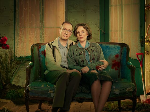 sky original drama landscapers tells a unique love story involving a seemingly ordinary couple who become the focus of an extraordinary investigation when a couple of dead bodies are discovered in the back garden of a house in nottingham stars olivia colman and david thewlis