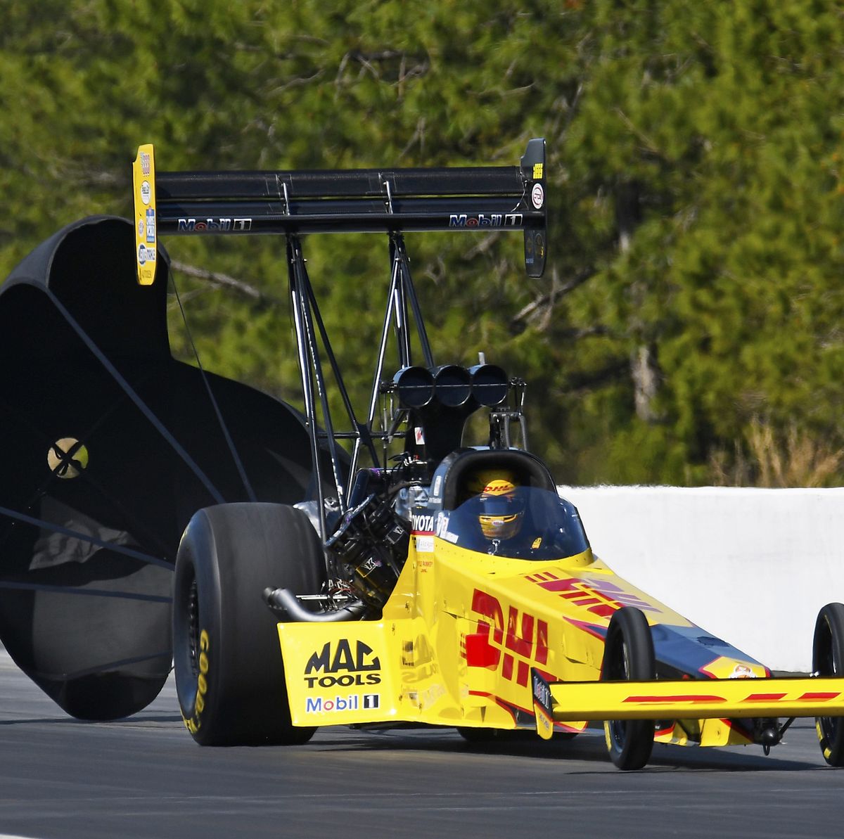 Here's the Between NHRA Fuel Dragster and a Top Alcohol Dragster