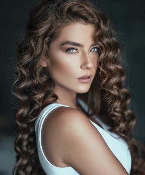 Los 100 cortes de pelo rizado más de moda de 2023 Los 100 Cortes De Pelo Rizado Más De Moda De 2023
